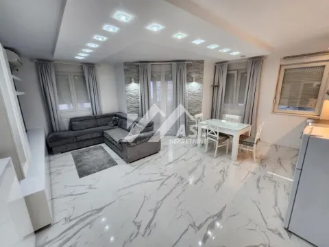 Izdavanje, četvorosoban stan, 106m2, Rotkvarija, Novi Sad, Novi Sad Izdavanje, četvorosoban stan, 106m2, Rotkvarija, Novi Sad, Novi Sad