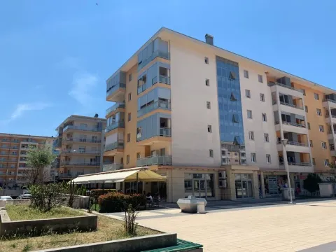 Rent, parking/garage, 13m², City Kvart, Podgorica - image 1