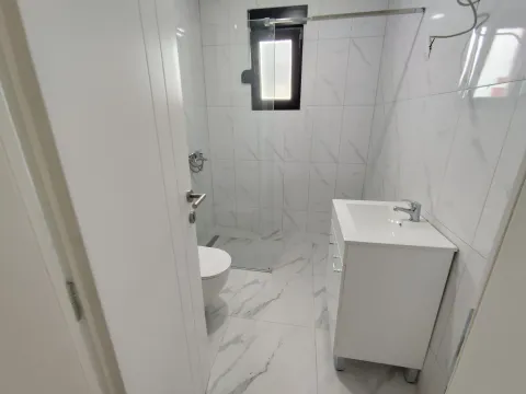 Izdavanje, dvosoban stan, 54m², City Kvart, Podgorica - image 12