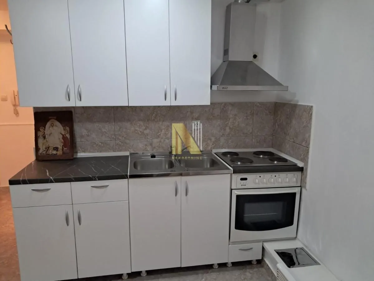 Izdavanje, garsonjera, 28m², Rotkvarija, Novi Sad Sve Podlokacije