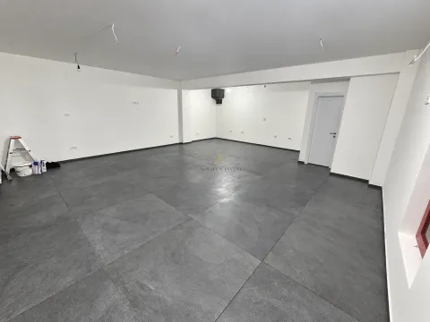Poslovni prostor in Momišići