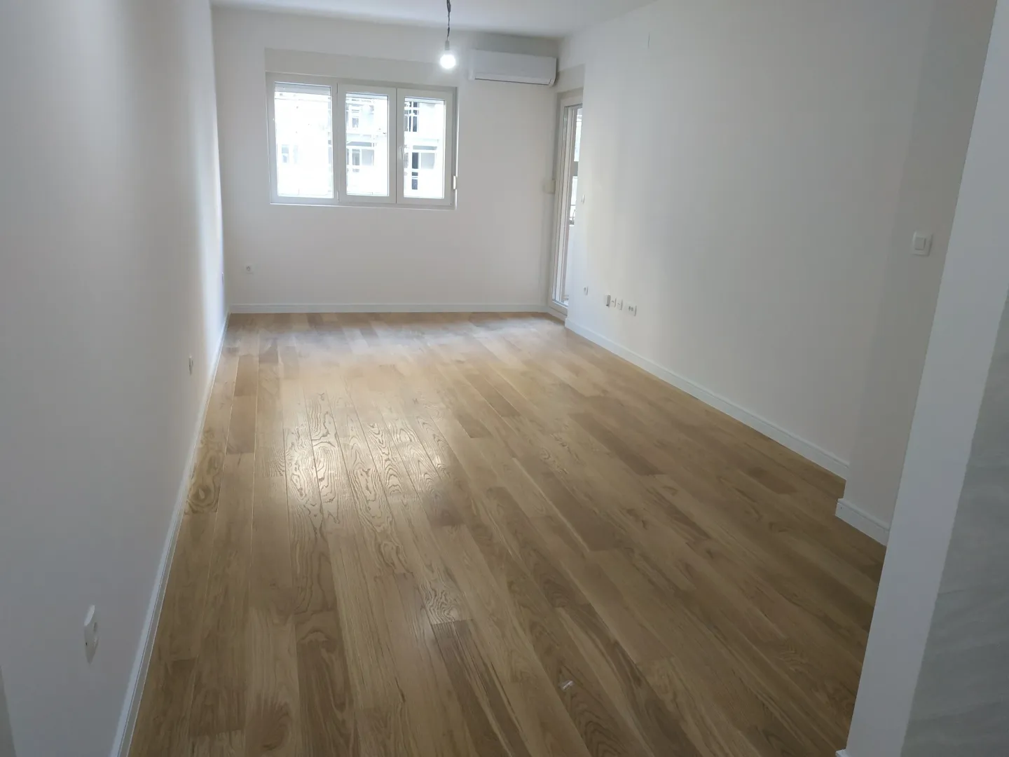 Izdavanje, jednosoban stan, 47m², Central Point, Podgorica