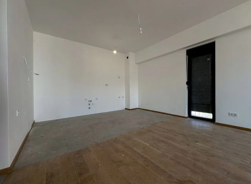 Prodaja, dvosoban stan, 76m², Gornja Gorica, Podgorica