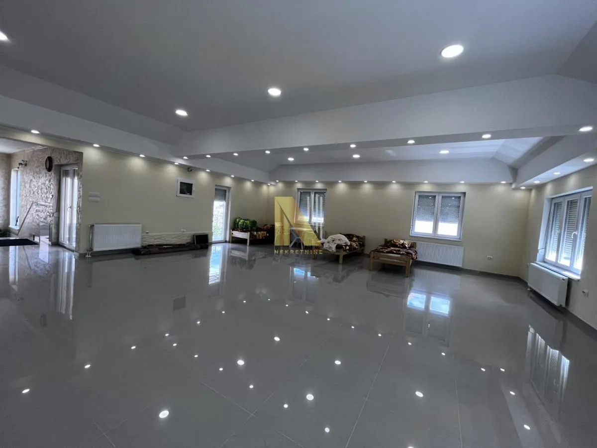Rent, office space, 200m², Kać, Novi Sad Sve Podlokacije