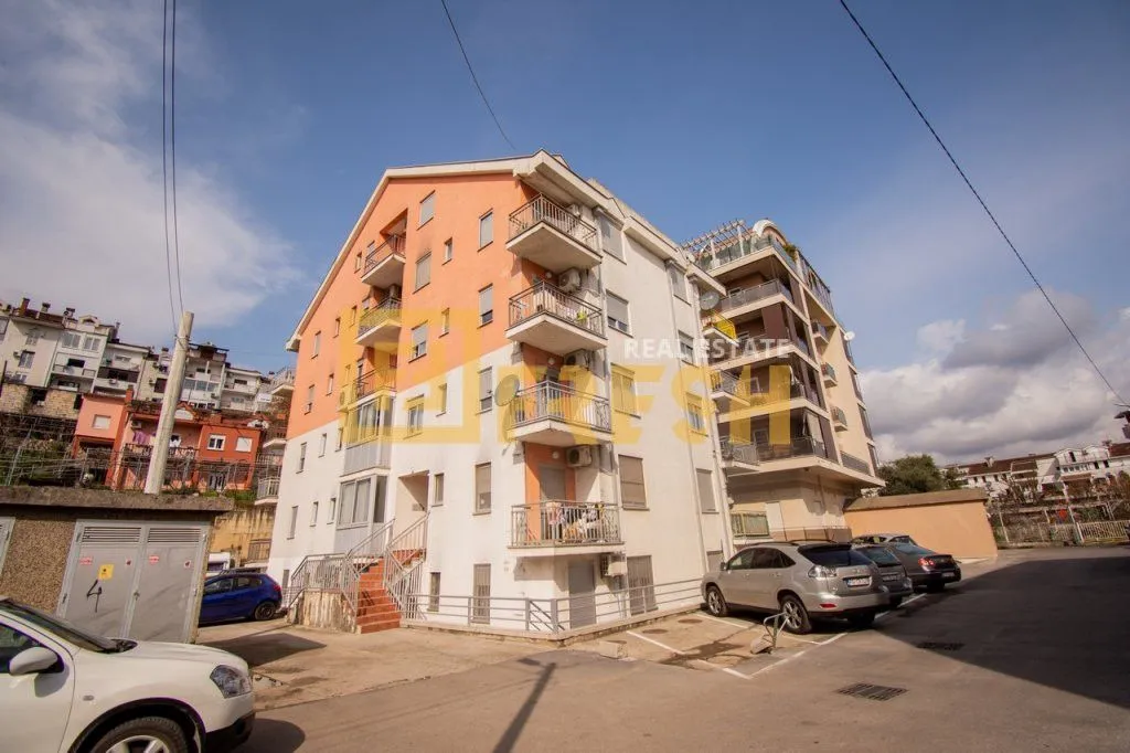 Prodaja, četvorosoban stan, 139m², Momišići, Podgorica
