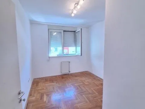 Izdavanje, trosoban stan, 65m², Rotkvarija, Novi Sad Sve Podlokacije - image 6