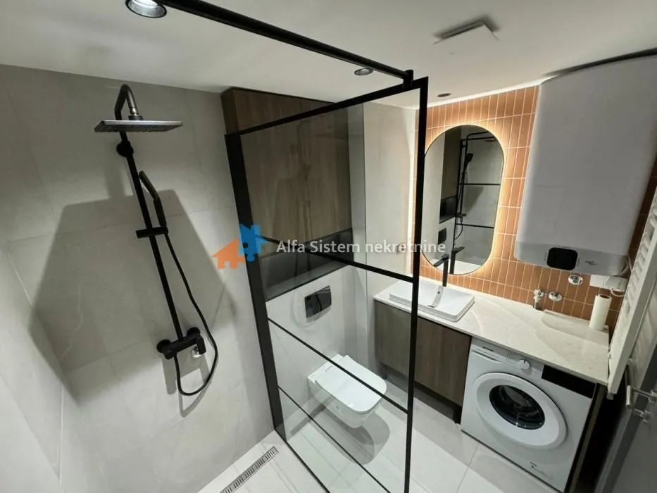Izdavanje, trosoban stan, 100m², Savski Venac, Beograd