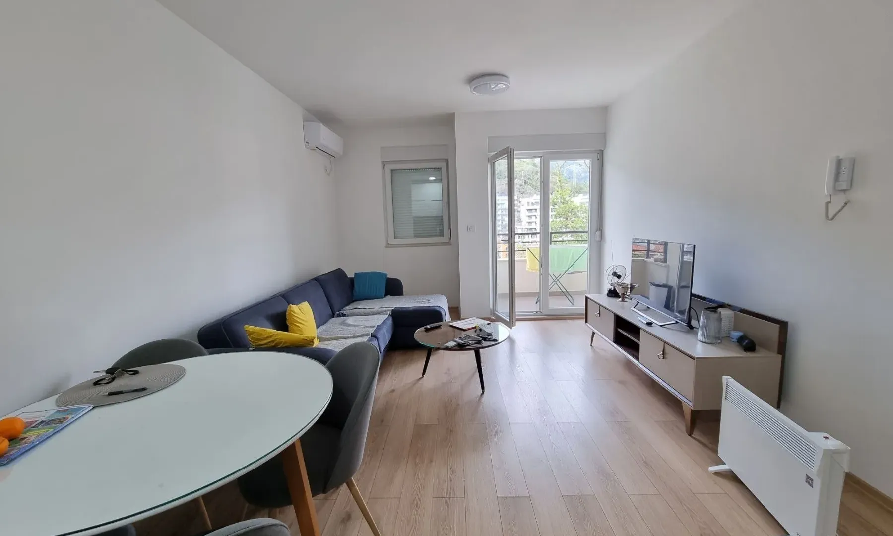Izdavanje, jednosoban stan, 50m², Budva, Crna Gora