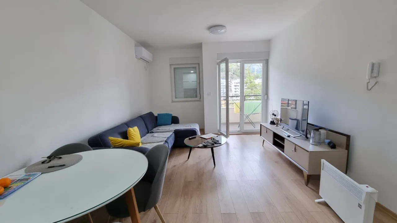 Izdavanje, jednosoban stan, 50m², Budva, Crna Gora