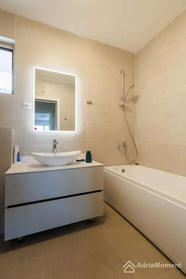 Sale, two bedroom apartment, 104m², Bečići, Budva