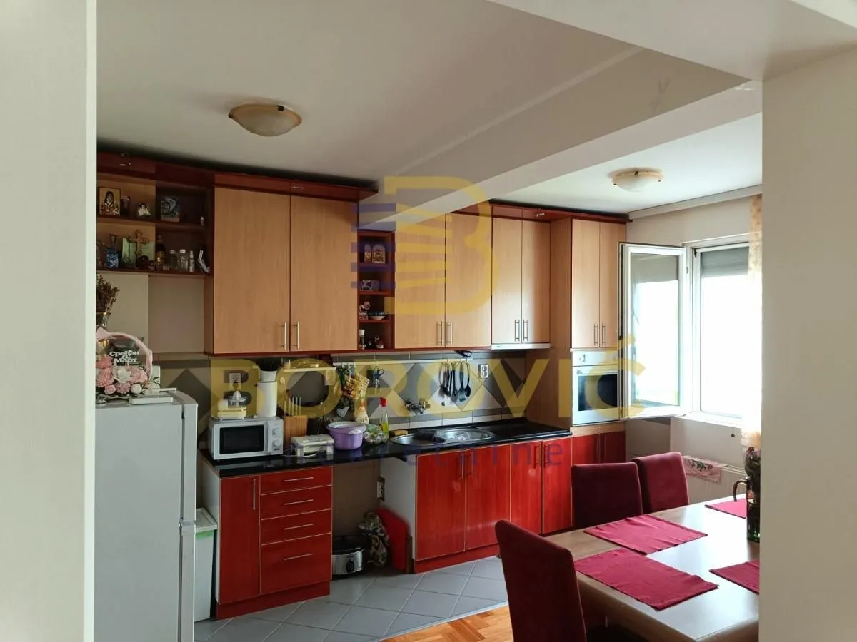 Prodaja, četvorosoban stan, 96m², Labudovo Brdo, Beograd