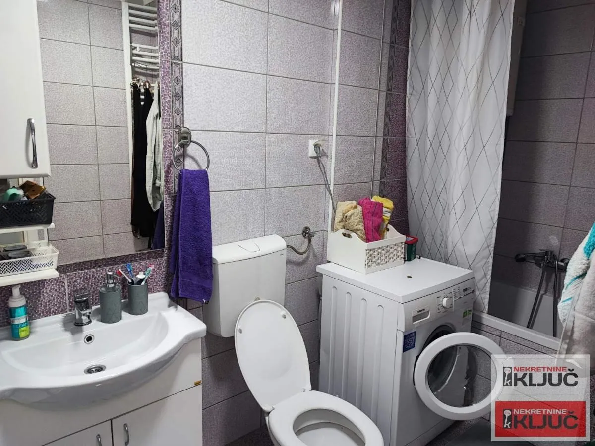 Prodaja, trosoban stan, 68m², Vidovdansko naselje, Novi Sad Sve Podlokacije
