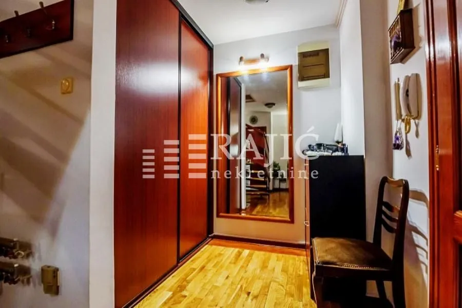 Sale, four bedroom apartment, 105m², Stari Grad, Beograd
