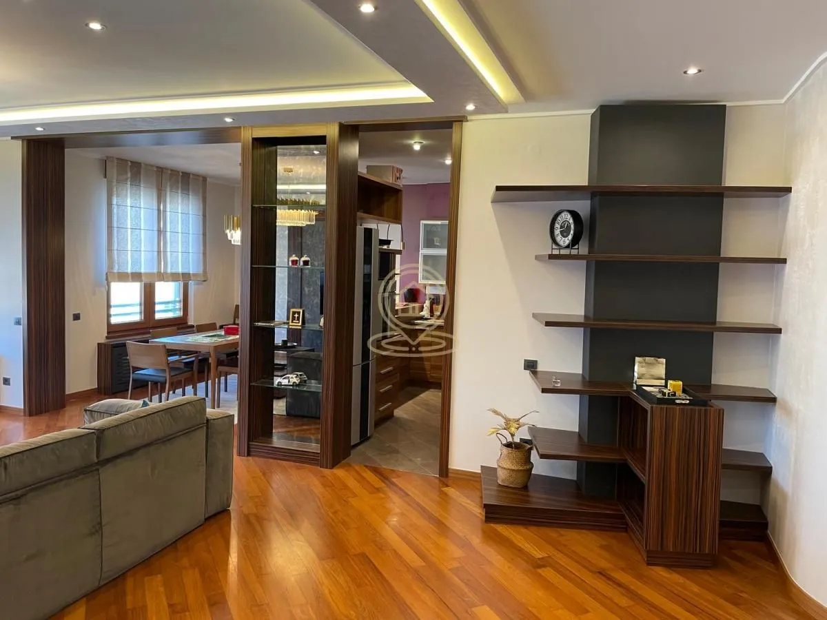 Rent, four bedroom apartment, 119m², Vračar Hram, Vračar Sve Podlokacije