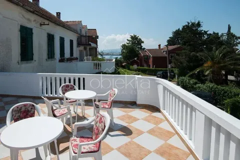 Rent, two bedroom apartment, 120m², Tivat, Crna Gora - image 2