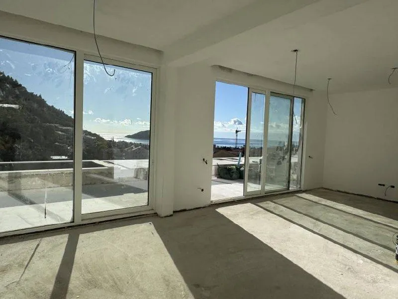 Prodaja, dvosoban stan, 148m², Lazi, Budva