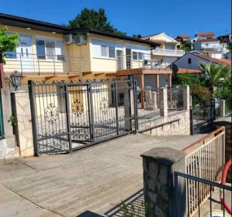 Prodaja, kuća, 167m², Utjeha, Bar