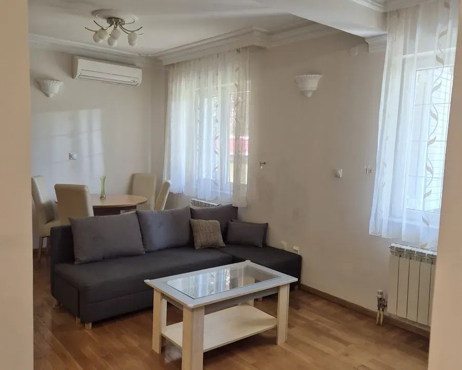 Izdavanje, trosoban stan, 70m², Neimar, Vračar Sve Podlokacije