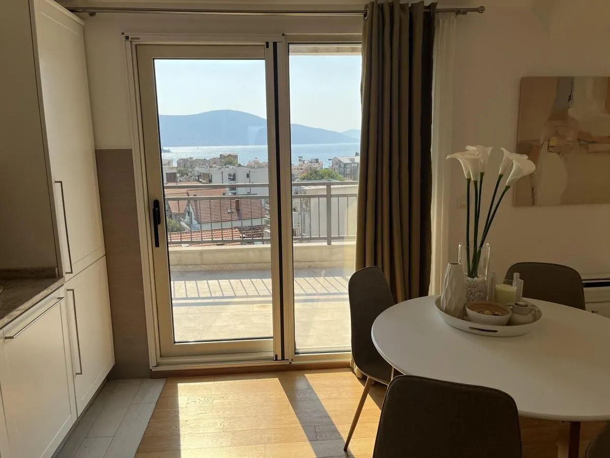 Prodaja, trosoban stan, 99m², Kalimanj, Tivat
