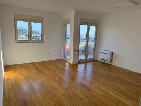 Izdavanje, dvosoban stan, 71m², Central Point, Podgorica - image 10