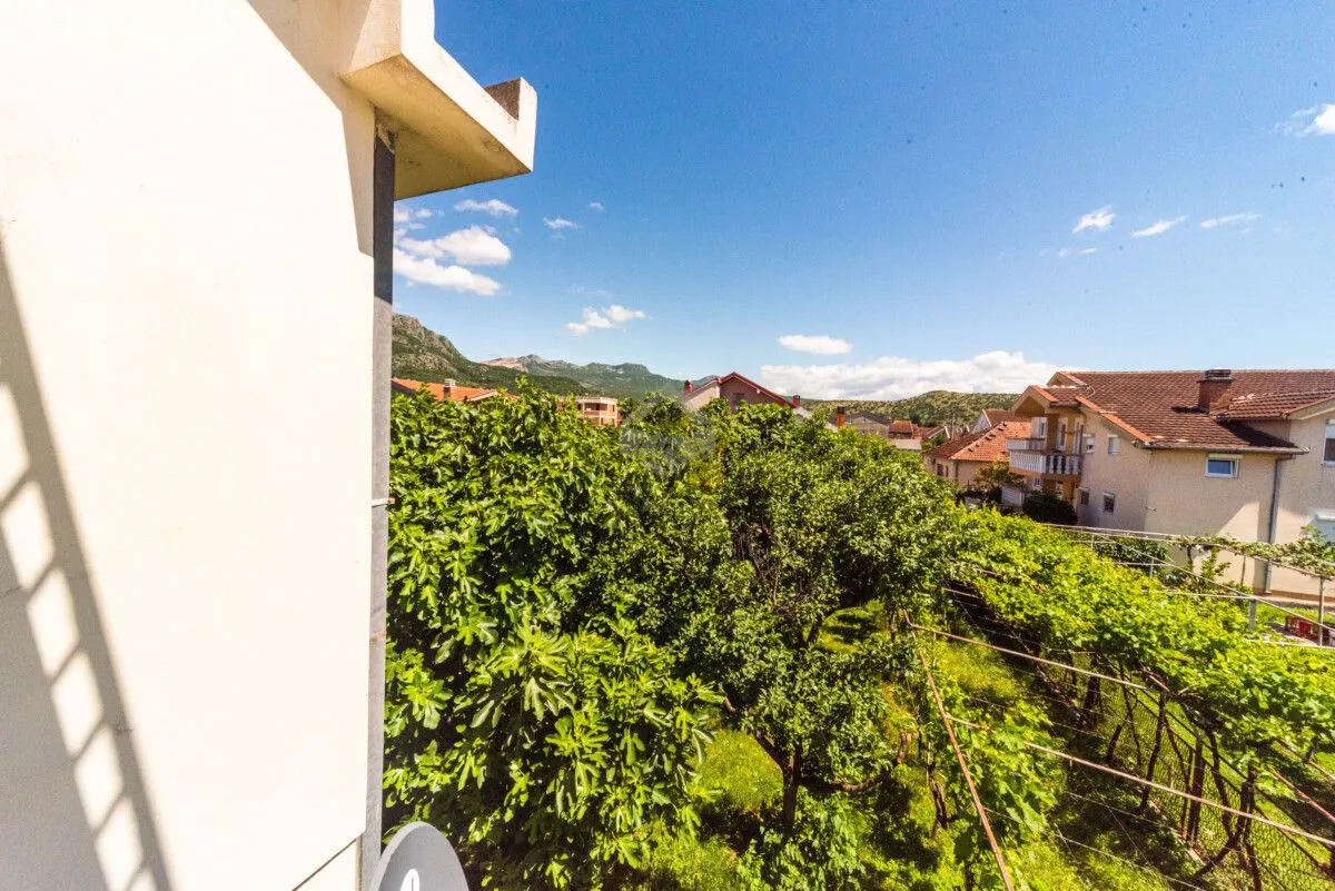 Sale, house, 320m², Zlatica, Podgorica