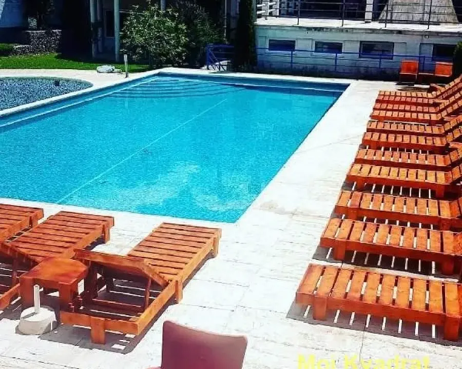 Izdavanje, ugostiteljski objekat, 718m², Gornji Milanovac, Srbija