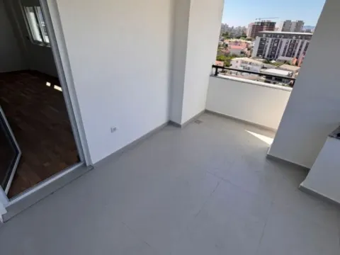 Prodaja, dvosoban stan, 81m², Centar, Bar - image 4