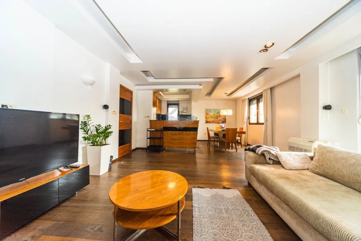 Izdavanje, trosoban stan, 102m², Gorica C, Podgorica