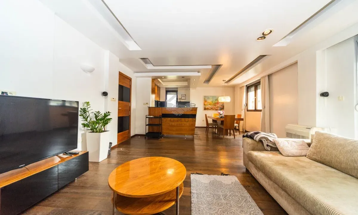 Izdavanje, trosoban stan, 102m², Gorica C, Podgorica