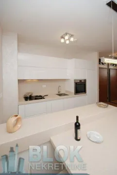 Izdavanje, dvosoban stan, 70m², City Kvart, Podgorica - image 3