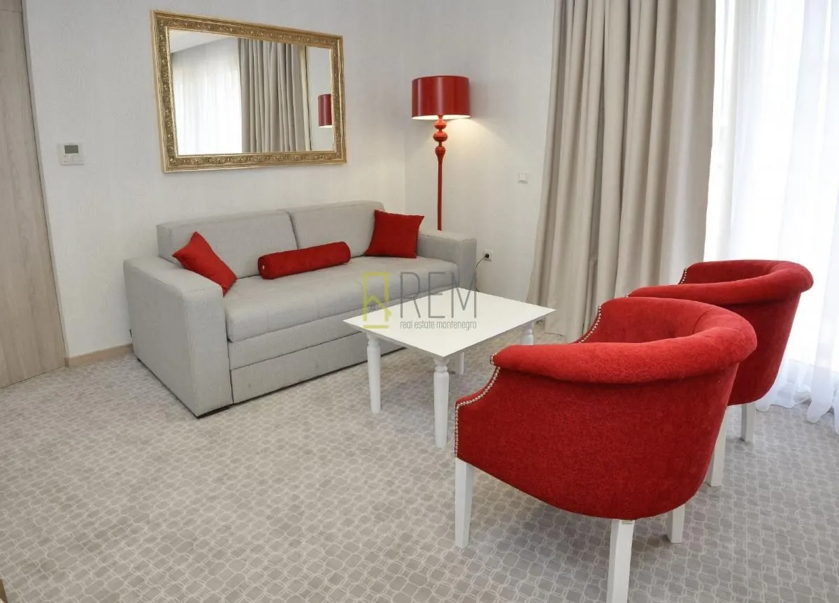 Rent, hospitality venue, 1030m², Centar, Budva