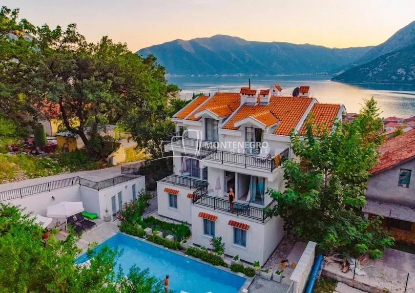 Prodaja, dvosoban stan, 110m², Risan, Kotor