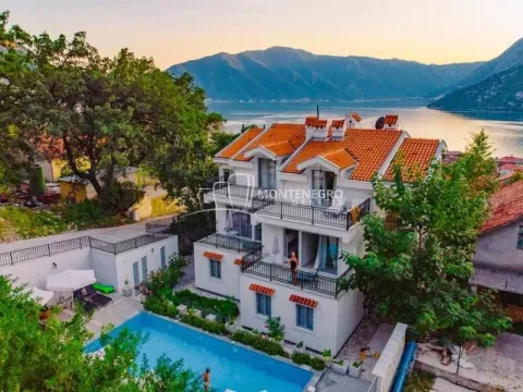 Prodaja, dvosoban stan, 110m², Risan, Kotor - image 2