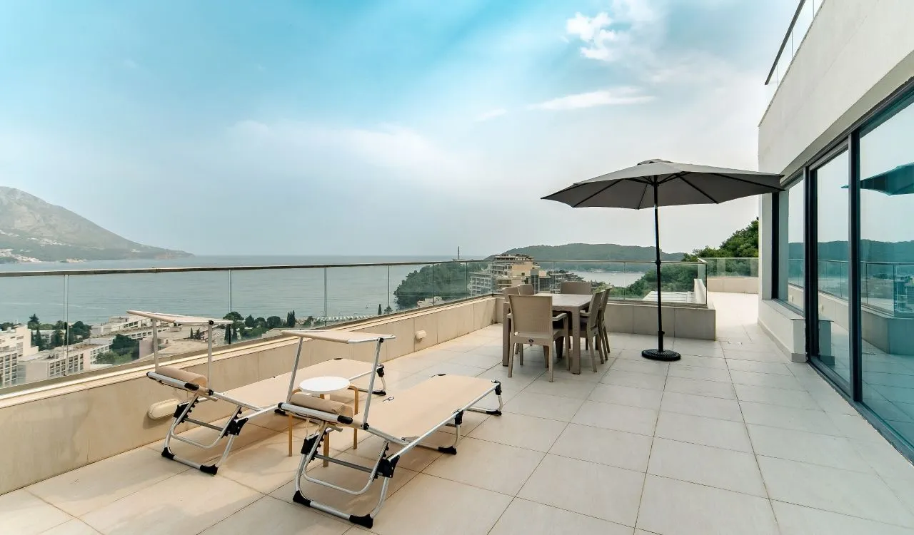 Sale, three bedroom apartment, 233m², Bečići, Budva