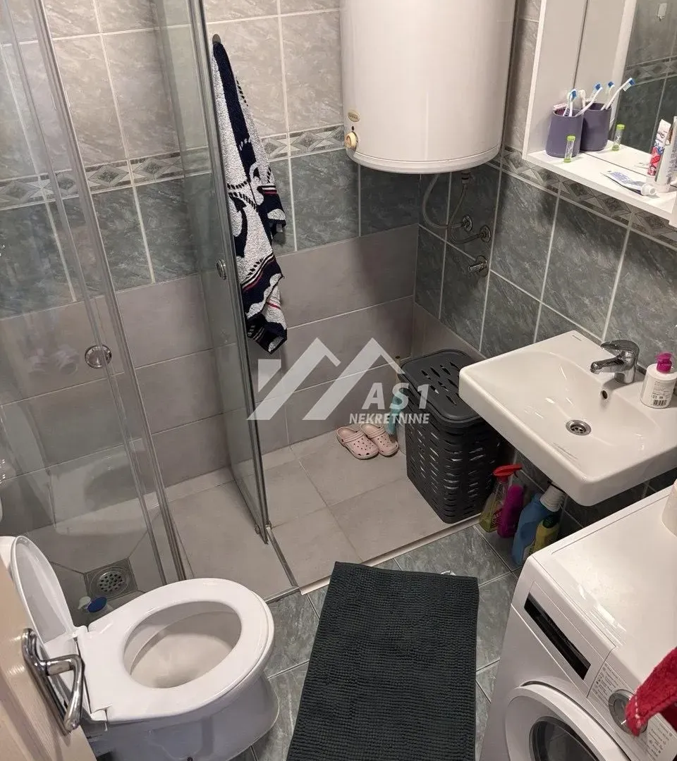 Prodaja, četvorosoban stan, 48m², Adamovićevo Naselje, Novi Sad Sve Podlokacije