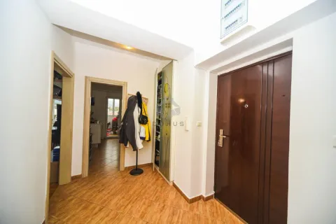 Prodaja, dvosoban stan, 83m², Blok 9, Podgorica - image 13
