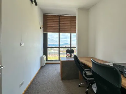 Izdavanje, četvorosoban stan, 160m², Stari Aerodrom, Podgorica - image 7