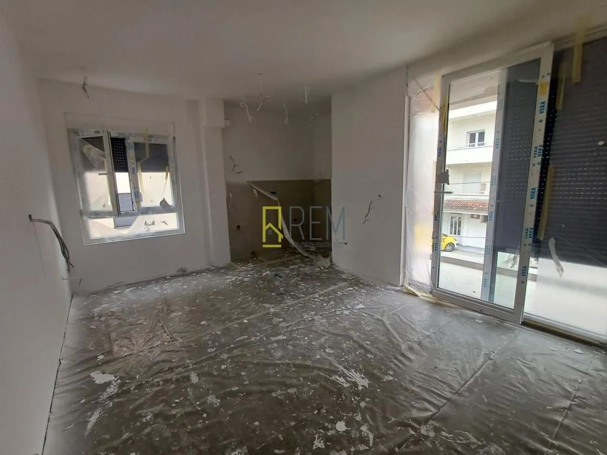Prodaja, jednosoban stan, 55m², Momišići, Podgorica