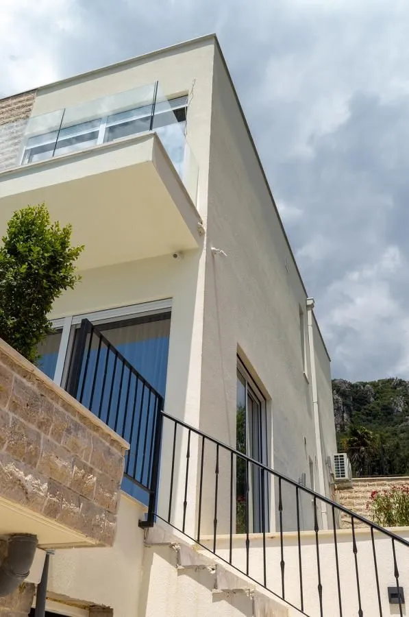 Prodaja, kuća, 320m², Herceg Novi, Crna Gora