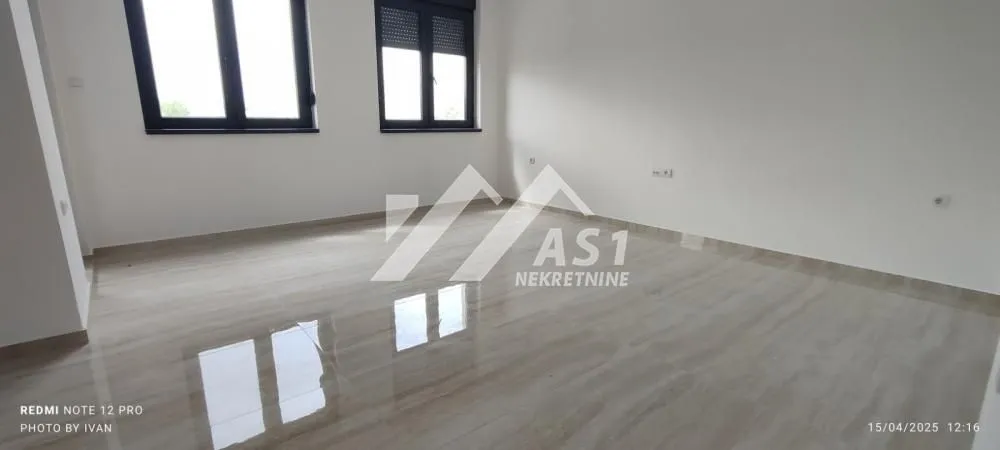 Prodaja, četvorosoban stan, 76m², Veternik, Novi Sad Sve Podlokacije