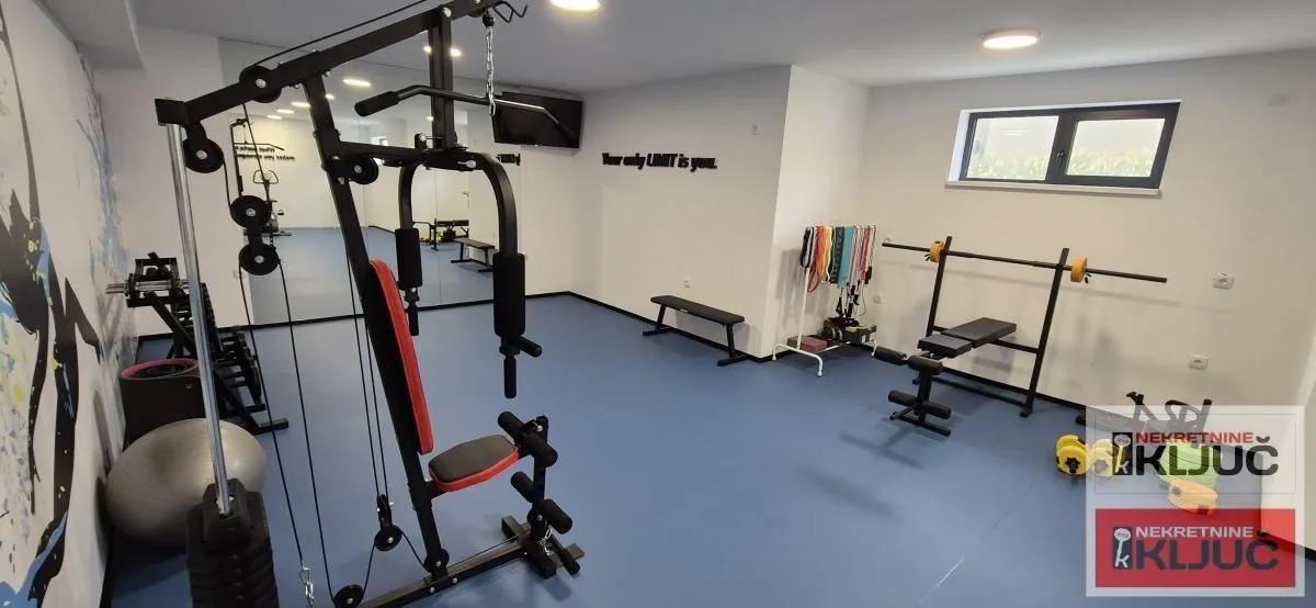 Prodaja, četvorosoban stan, 130m², Novo naselje, Novi Sad