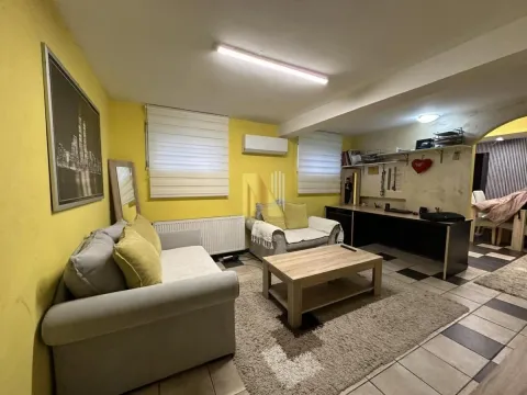 Stan in Adamovićevo Naselje