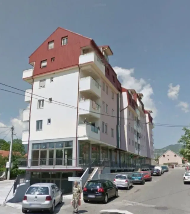 Izdavanje, poslovni prostor, 320m², Cetinje, Crna Gora