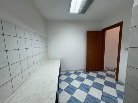 Rent, office space, 40m², Centar, Nikšić - image 13