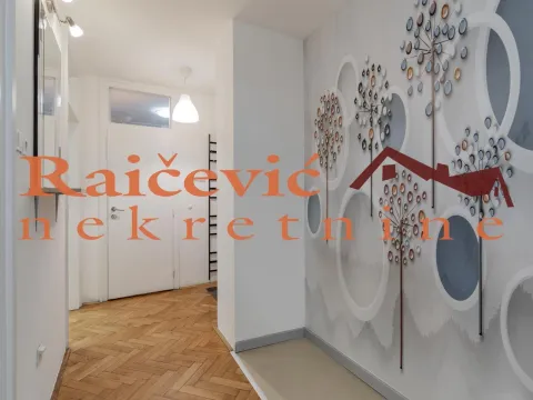 Izdavanje, poslovni prostor, 58m², Kalenić Pijaca, Vračar Sve Podlokacije - image 12