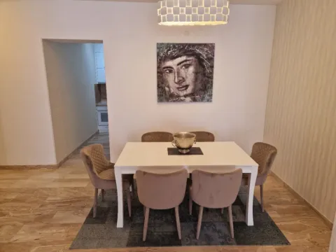 Izdavanje, jednosoban stan, 77m², Centar, Budva - image 7