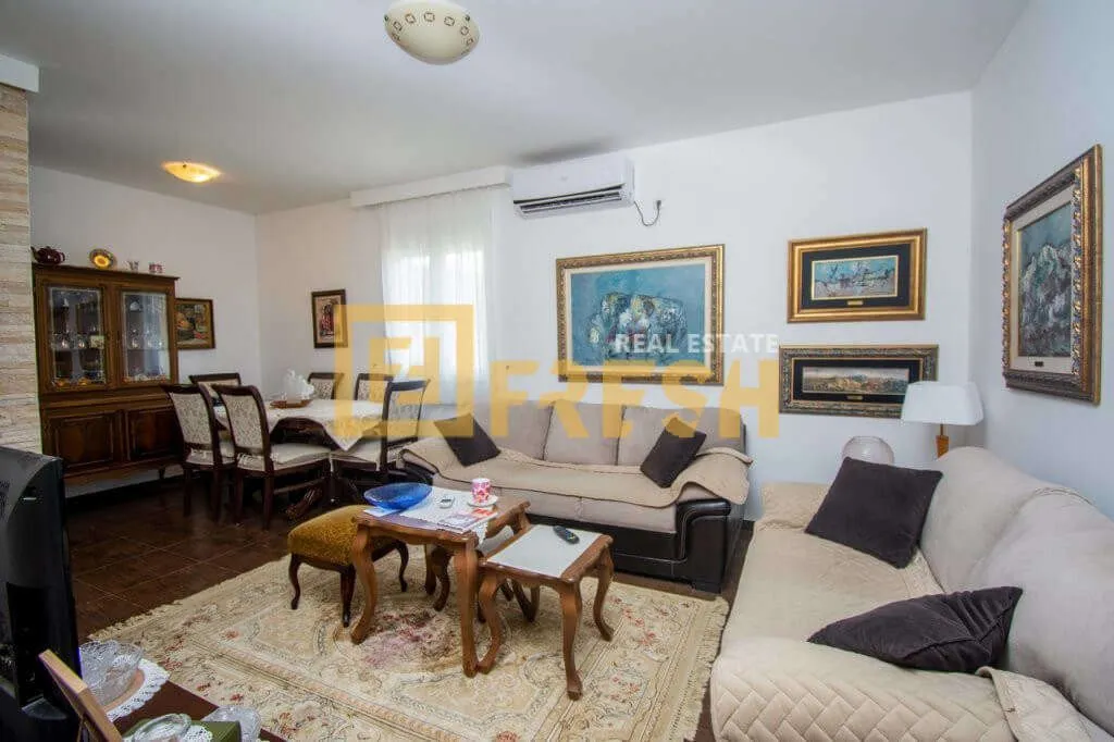 Prodaja, kuća, 220m², Ostalo, Podgorica
