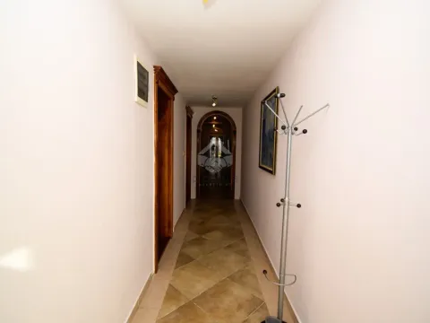 Izdavanje, jednosoban stan, 65m², Gorica C, Podgorica - image 18