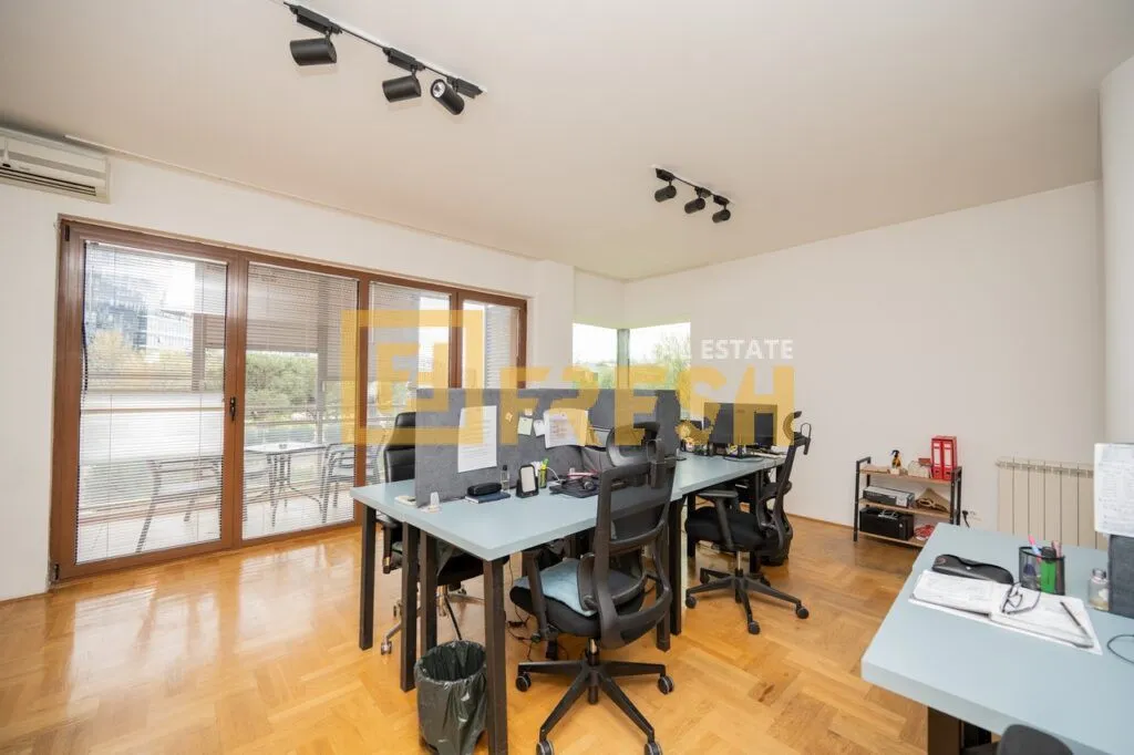 Prodaja, trosoban stan, 138m², Preko Morače, Podgorica