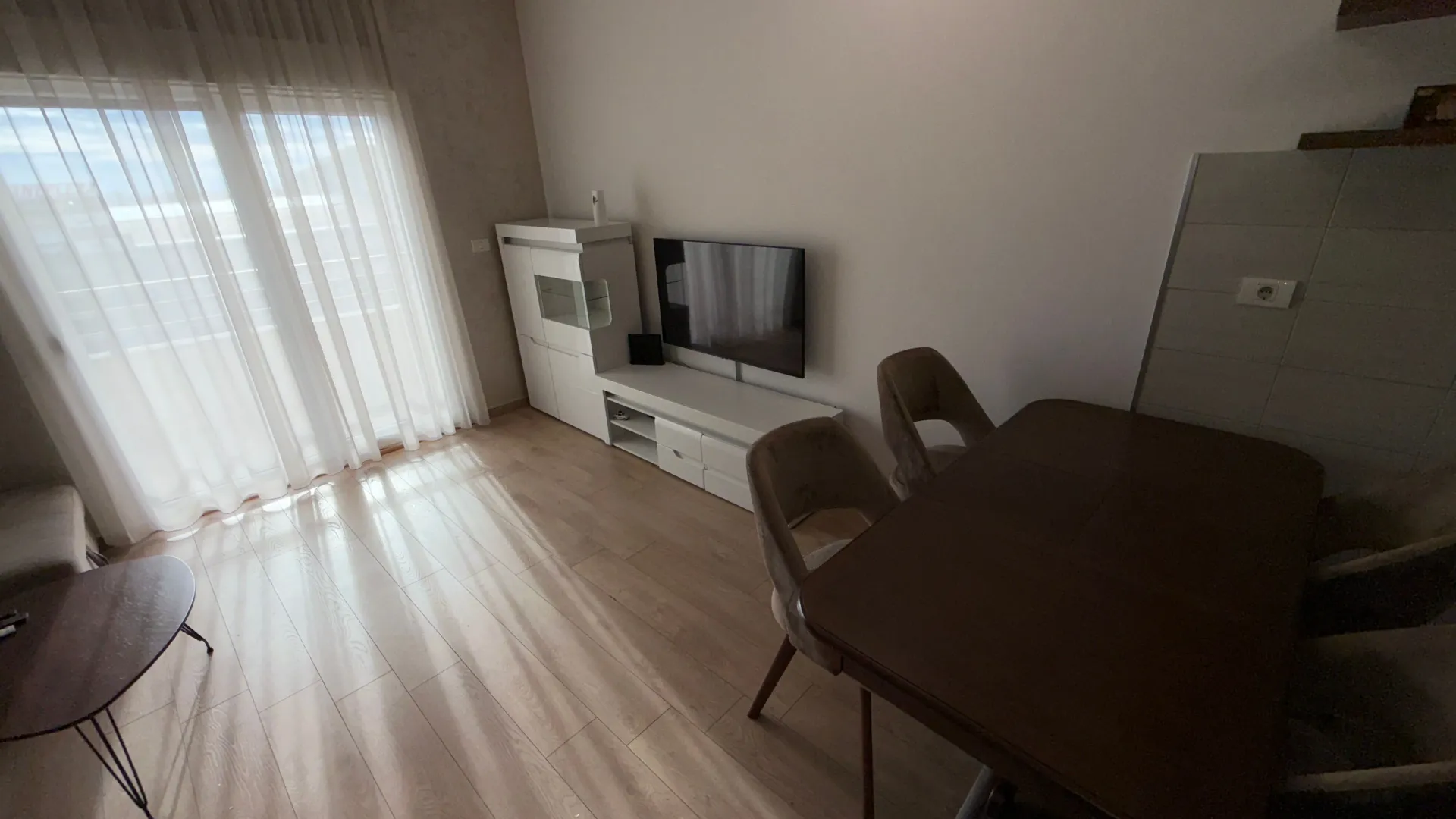 Izdavanje, dvosoban stan, 75m², Kod Big Fashion-a, Podgorica